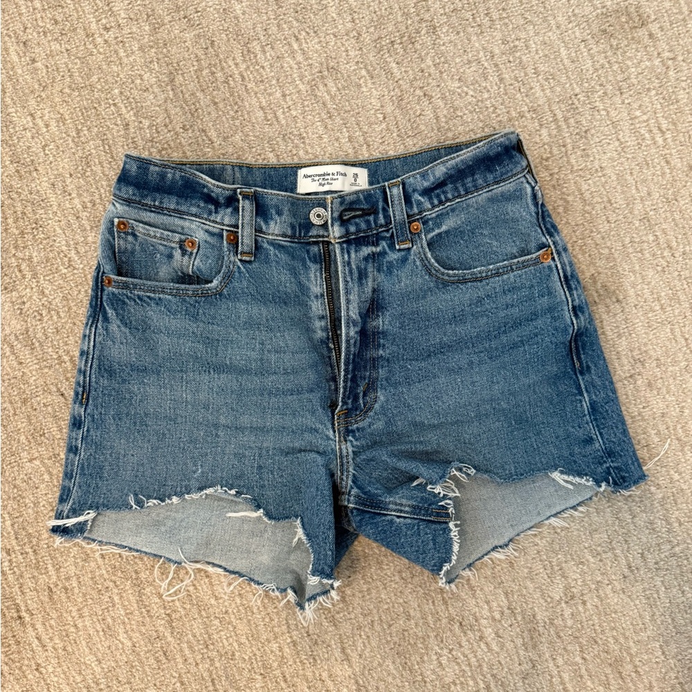 Abercrombie & Fitch Blue Jean 4” High Rise Mom Short